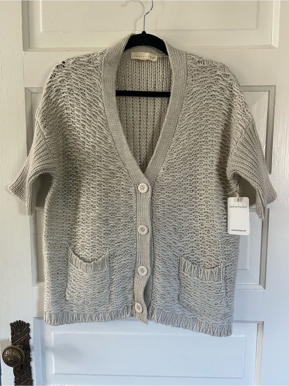 NWT Lovestitch Light Tan Chunky Knit Short-Sleeve Cardigan, Pockets. Size M/L